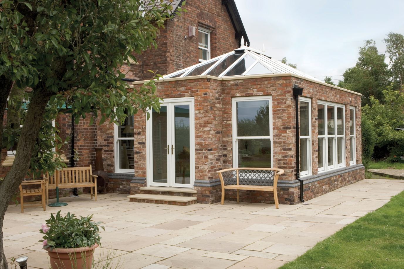 Orangeries vs Conservatories – Comparing Costs & Features